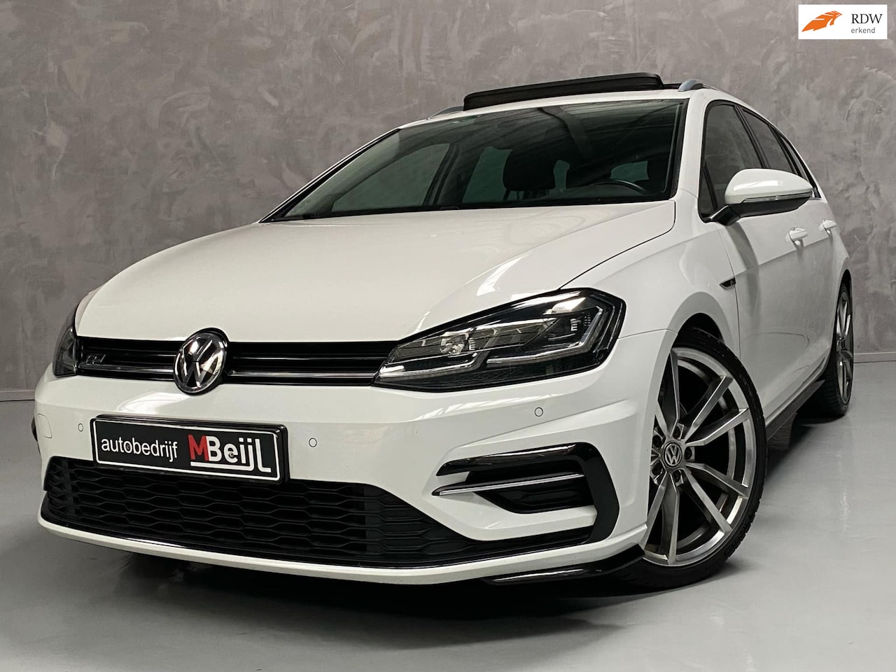 Volkswagen Golf Variant - 1.0 TSI Highline Business R /R-Line /Automaat /Pano /Camera - AutoWereld.nl