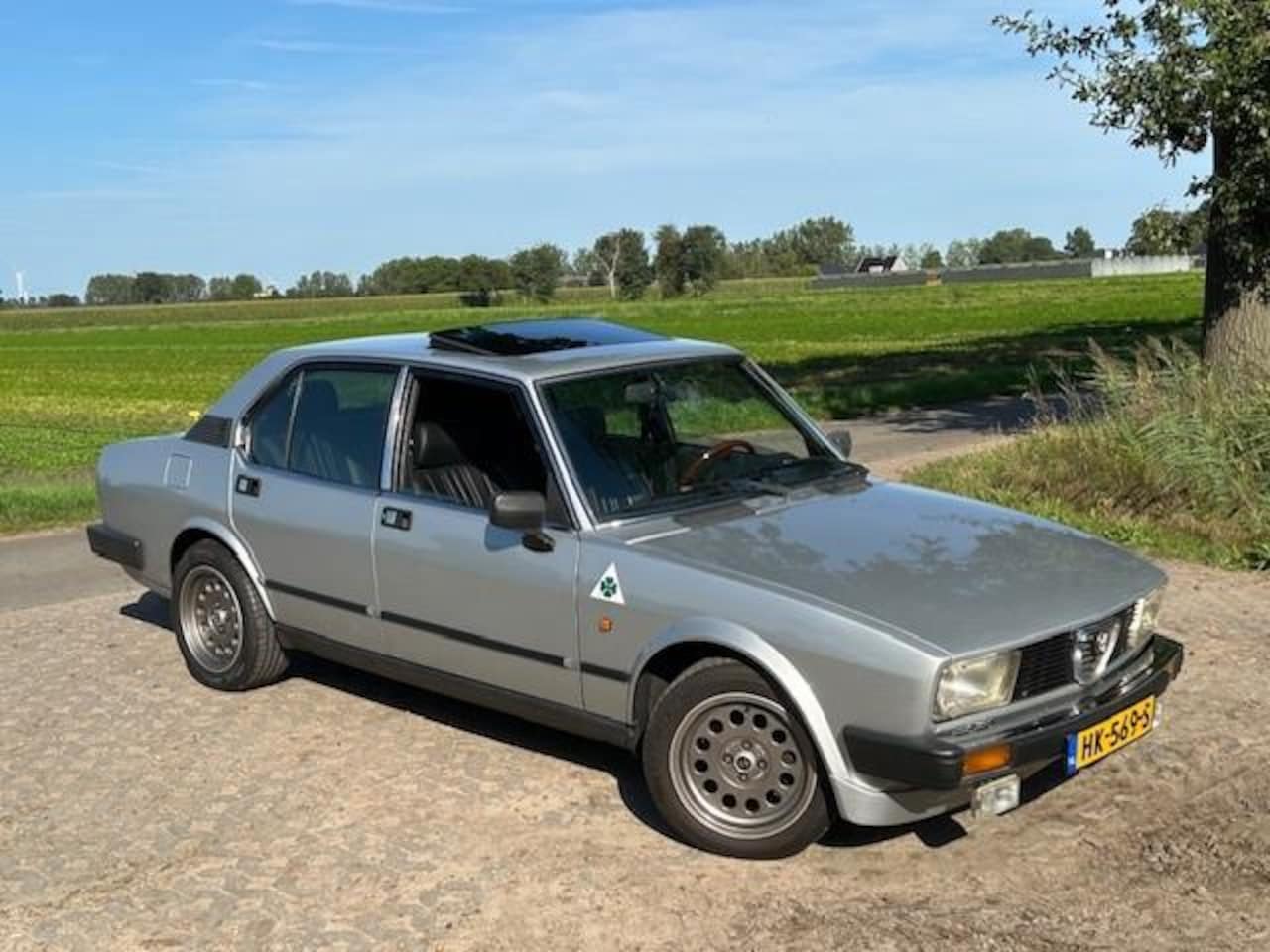 Alfa Romeo Alfetta - 2.0 met schuifdak, sublieme ongelaste staat - AutoWereld.nl