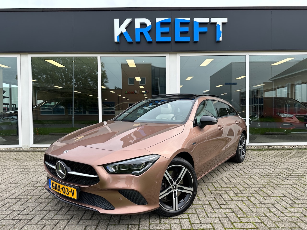 Mercedes-Benz CLA-klasse Shooting Brake - 250 e Premium Plus Rosegoud | Trekhaak | Pano - AutoWereld.nl