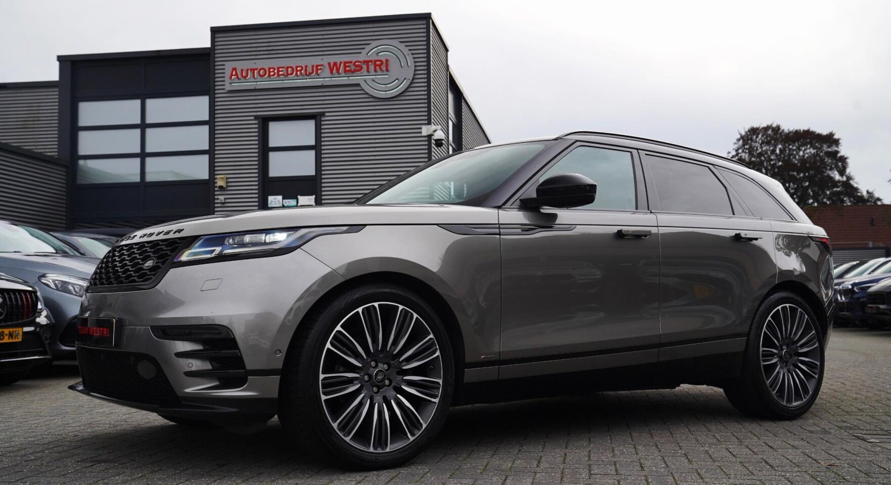 Land Rover Range Rover Velar - 3.0 V6 AWD SE | Massage | Stoelverkoeling | Alcantara | Pano - AutoWereld.nl