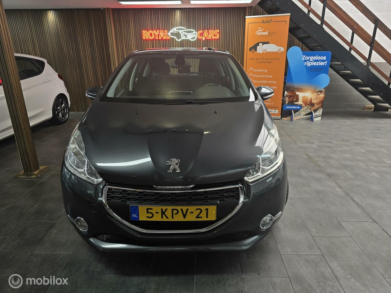 Peugeot 208 - 1.2 VTi Blue Lease Executive/ Navi /PDC / APK - AutoWereld.nl