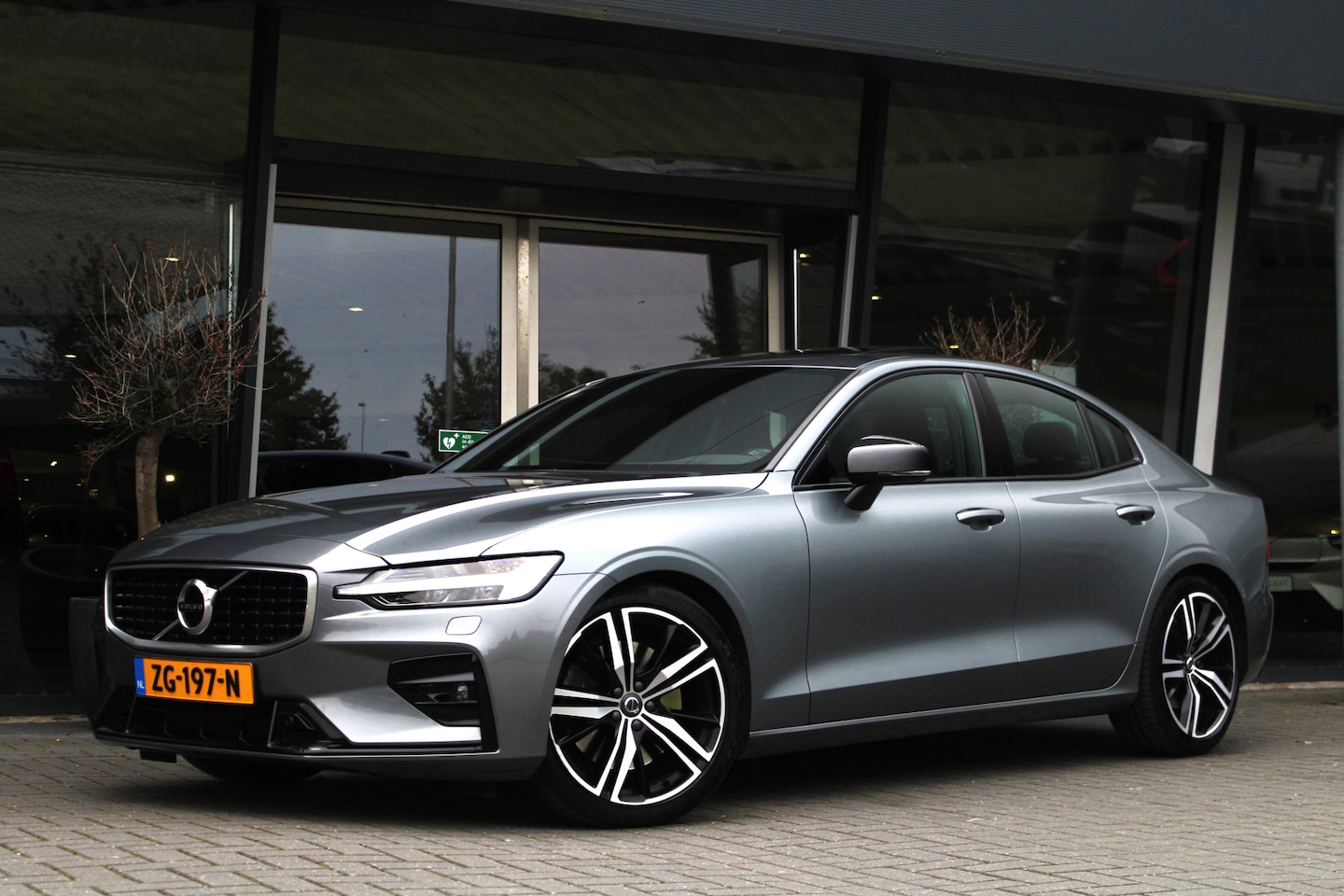 Volvo S60 - 2.0 T5 Intro Edition | Harman/Kardon | Panoramadak | Adaptive Cruise | Head-up display | 1 - AutoWereld.nl