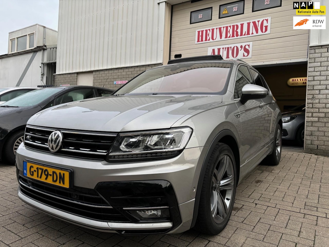 Volkswagen Tiguan - 1.5 TSI ACT Highline Business 3x R-LINE DSG NAVI - AutoWereld.nl