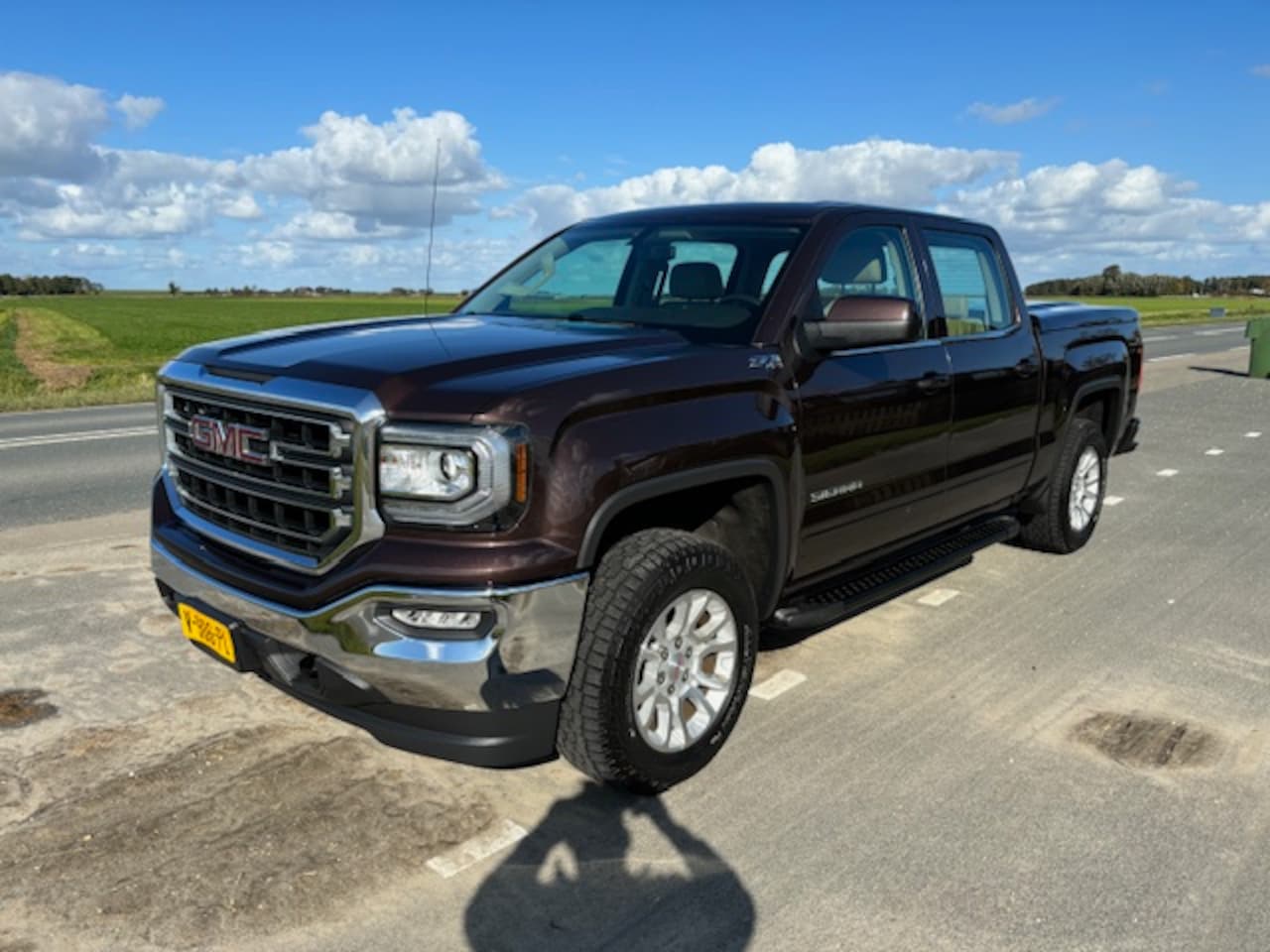 GMC Sierra - V8 Lpg 4x4 Zes personen Financiering v/a 350 p/m - AutoWereld.nl