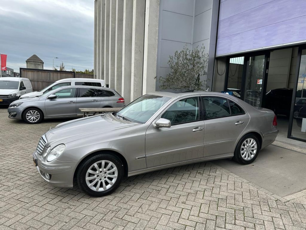 Mercedes-Benz E-klasse - 280 AUTOMAAT! YOUNGTIMER! INRUIL MOGELIJK! - AutoWereld.nl