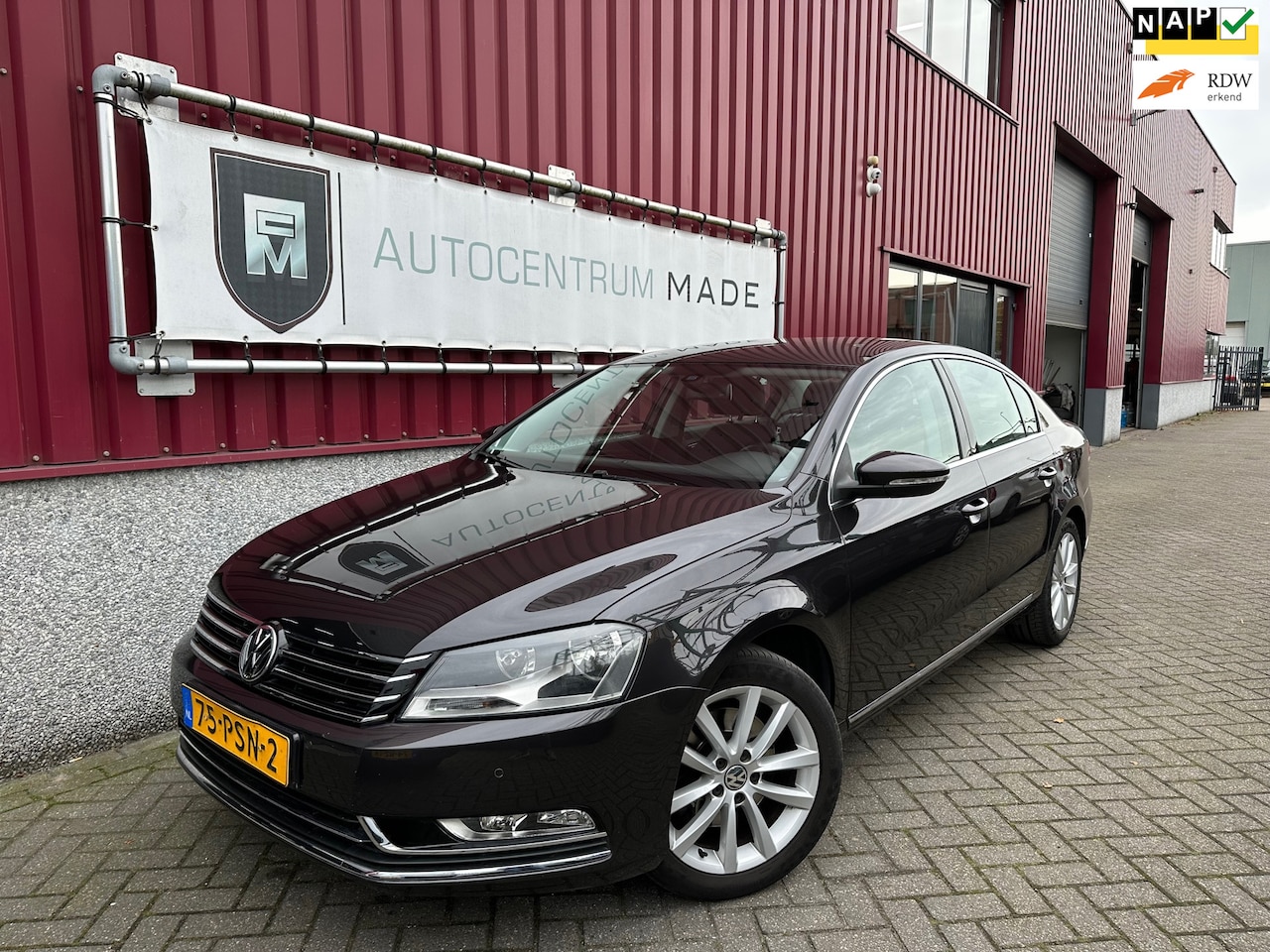 Volkswagen Passat - 1.4 TSI Highline BlueMotion // 144 DKM NAP // Clima // Navi // PDC - AutoWereld.nl