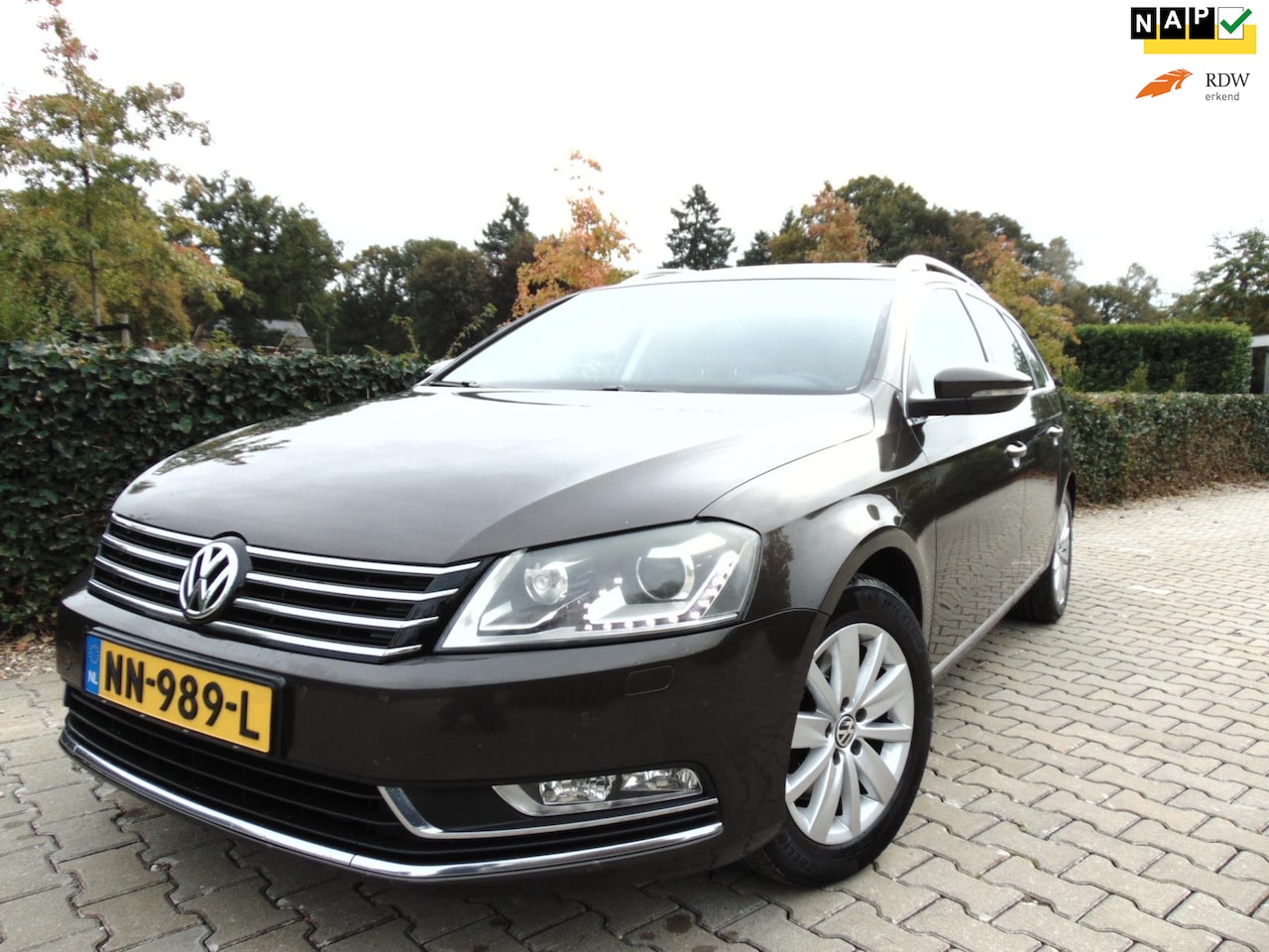 Volkswagen Passat Variant - 1.6 TDI R-line , Clima / Cruise / Panodak / Leder / Navi-Multimedia / Isofix / Led / Xenon - AutoWereld.nl