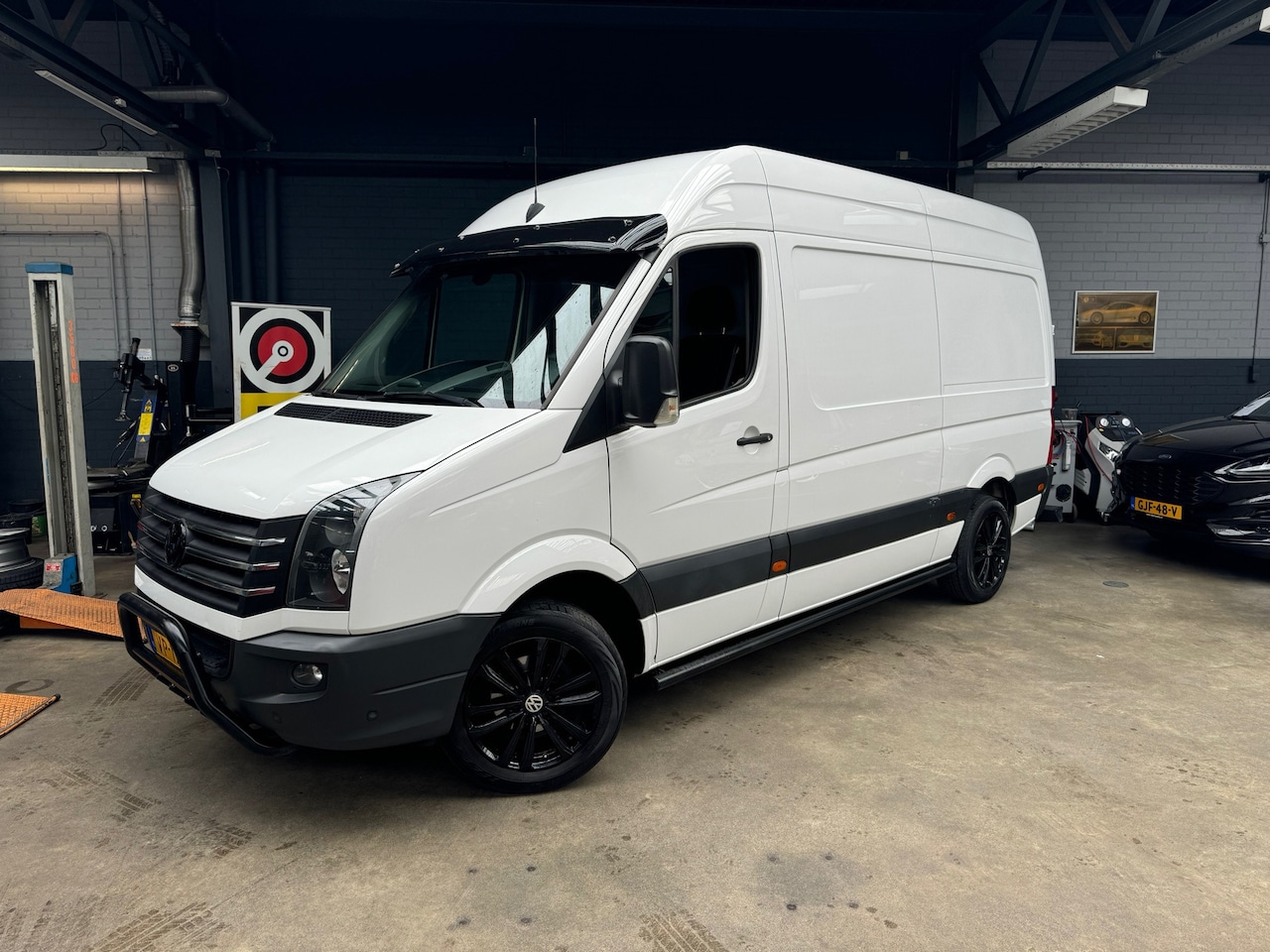 Volkswagen Crafter - 32 2.0 TDI L2H3 handgeschakeld 136pk,Cruise Control,Airco,PDC V+A,Bluetooth,Stuurbediening - AutoWereld.nl