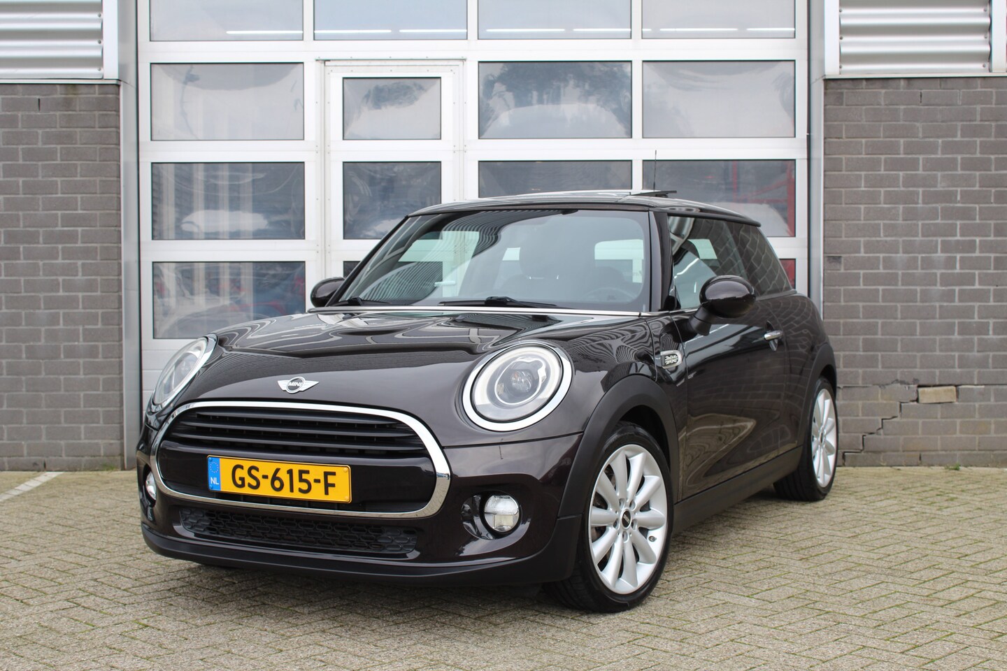 MINI Cooper - Mini 1.5 Business / Panoramadak / Automaat / Led / N.A.P. - AutoWereld.nl