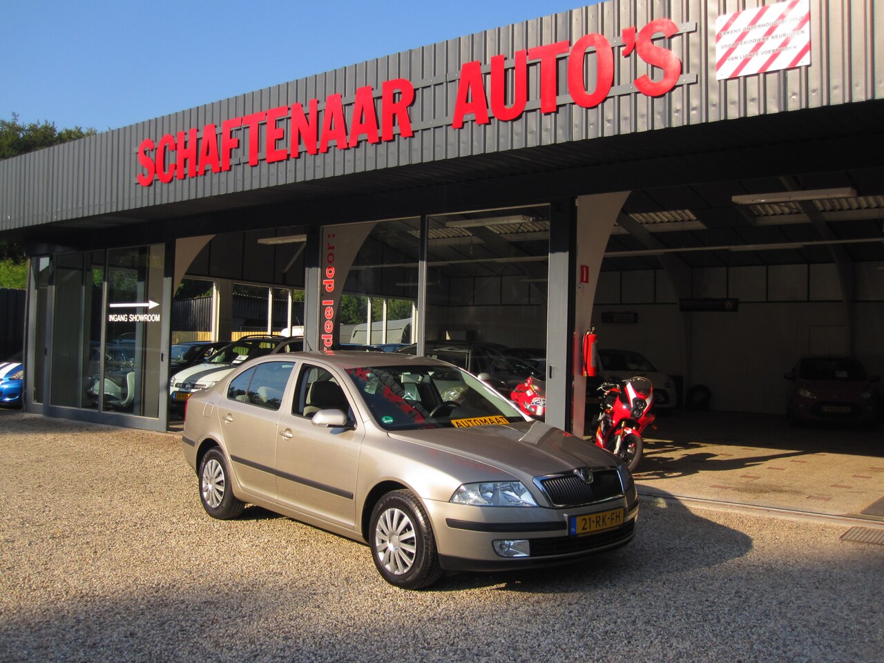 Skoda Octavia - 1.6 Ambiente AUTOMAAT zeer nette auto 03-03-2025 - AutoWereld.nl