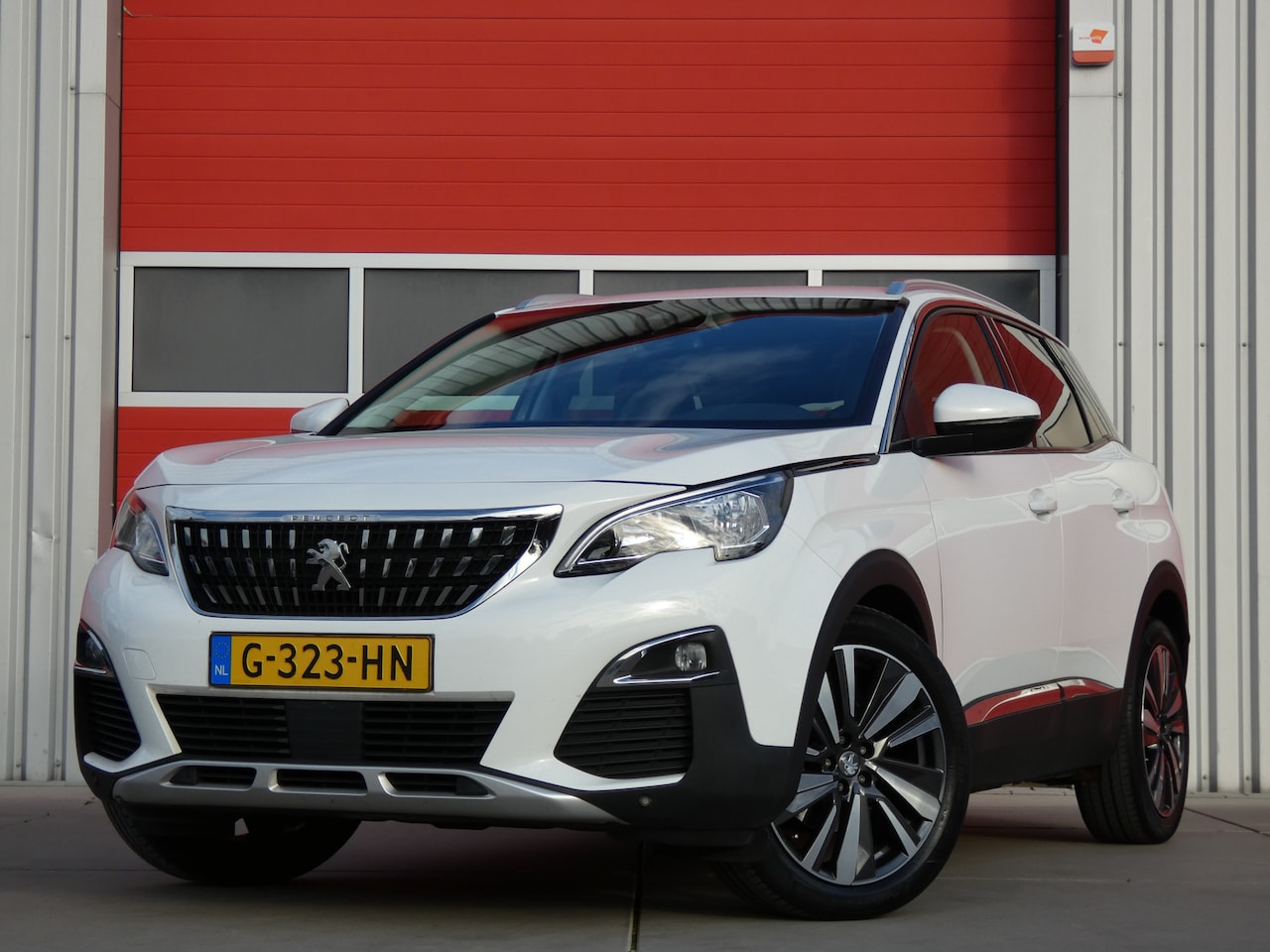 Peugeot 3008 - 1.2 PureTech Blue Lease Premium/ lage km/ zeer mooi! - AutoWereld.nl