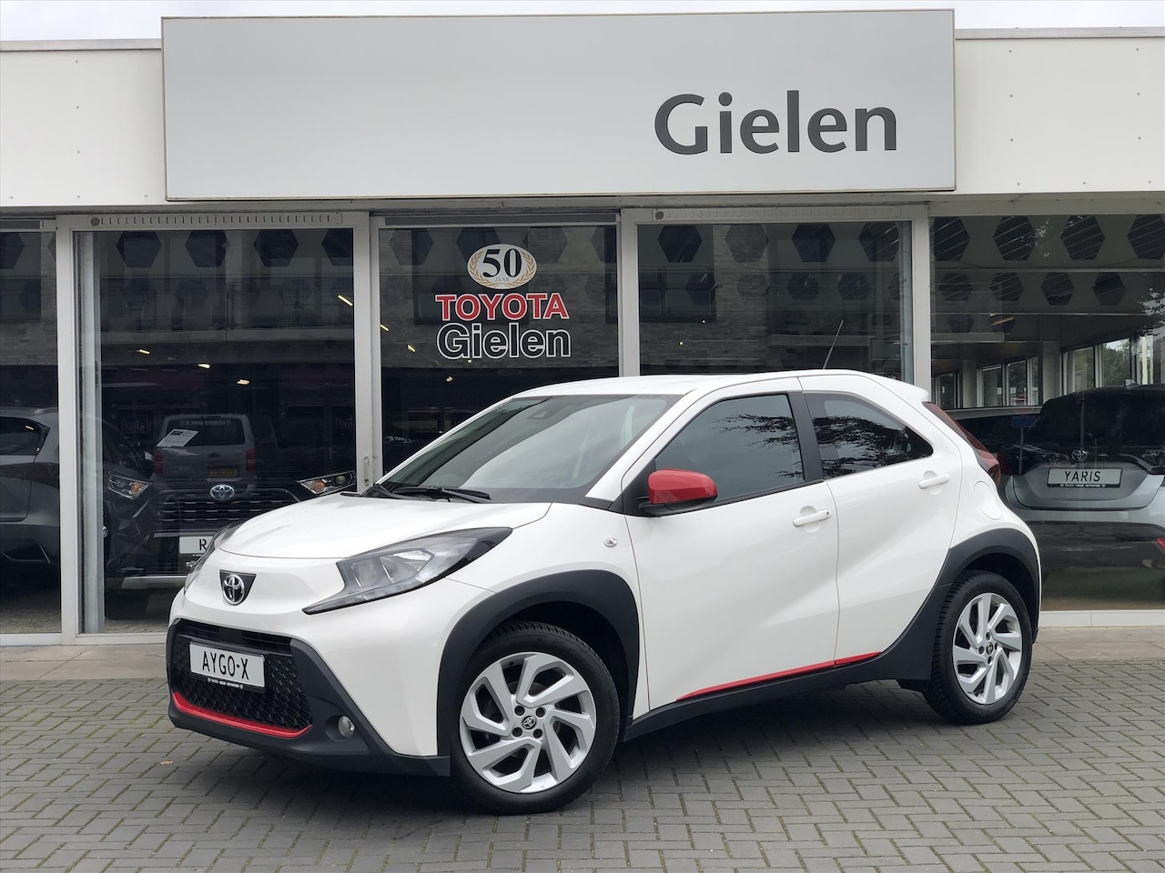 Toyota Aygo X - 1.0 VVT-i First | Apple CarPlay/Android Auto, Lichtmetalen velgen, Licht + Regensensor, Pa - AutoWereld.nl