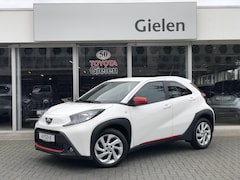 Toyota Aygo X - 1.0 VVT-i First | Apple CarPlay/Android Auto, Lichtmetalen velgen, Licht + Regensensor, Pa