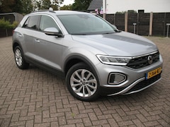 Volkswagen T-Roc - 1.5 TSI Life Business 150 pk - AIRCO - LMV - CARPLAY - PDC