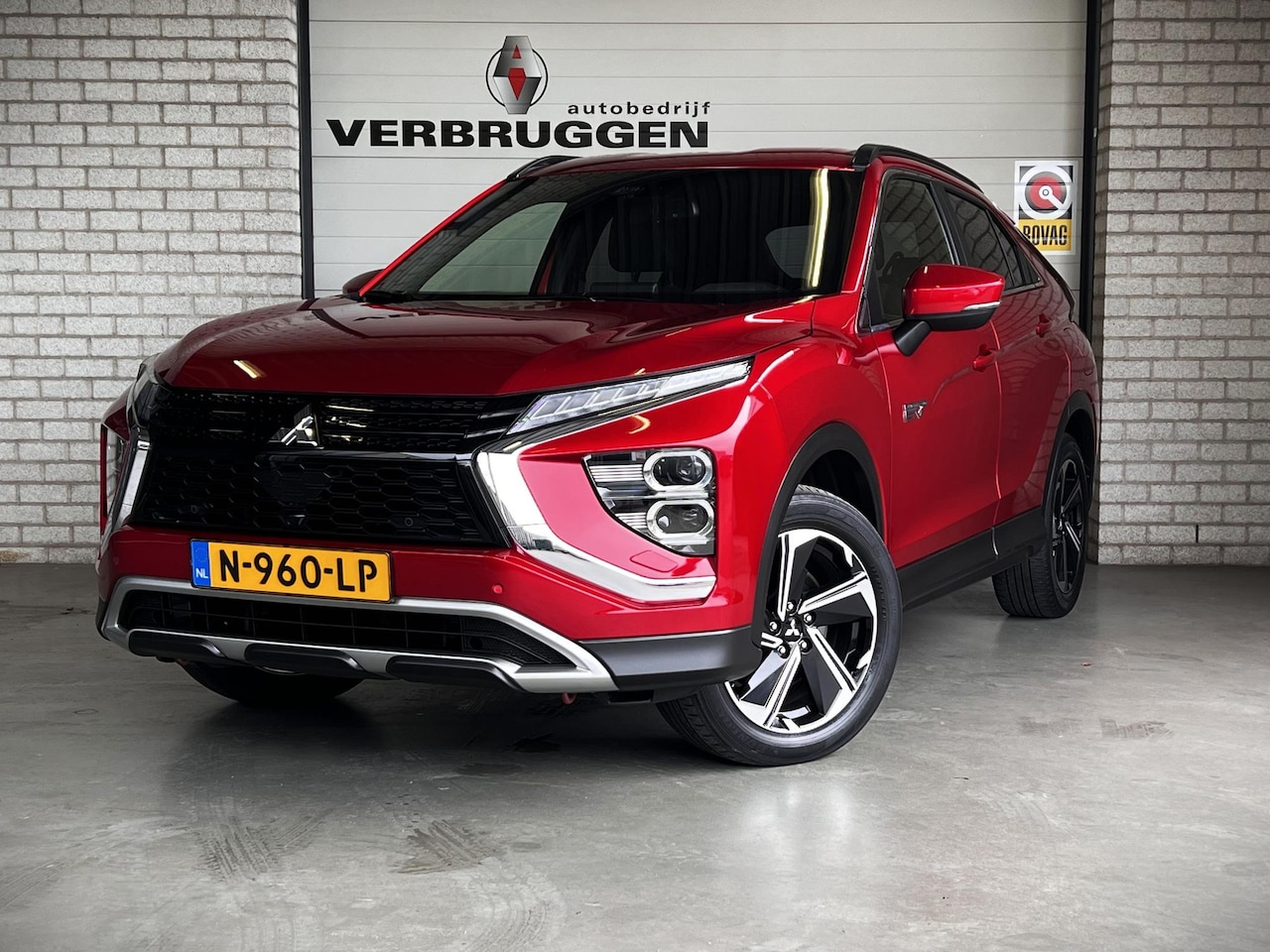 Mitsubishi Eclipse Cross - 2.4 PHEV Intense+ | NL Auto | Red Diamond | All-in rijklaarprijs - AutoWereld.nl