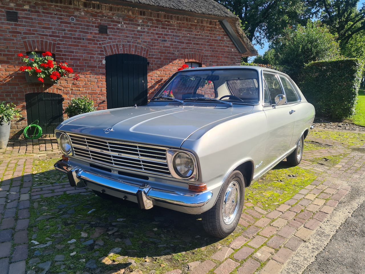 Opel Kadett - 1.1 de Luxe fastback - AutoWereld.nl