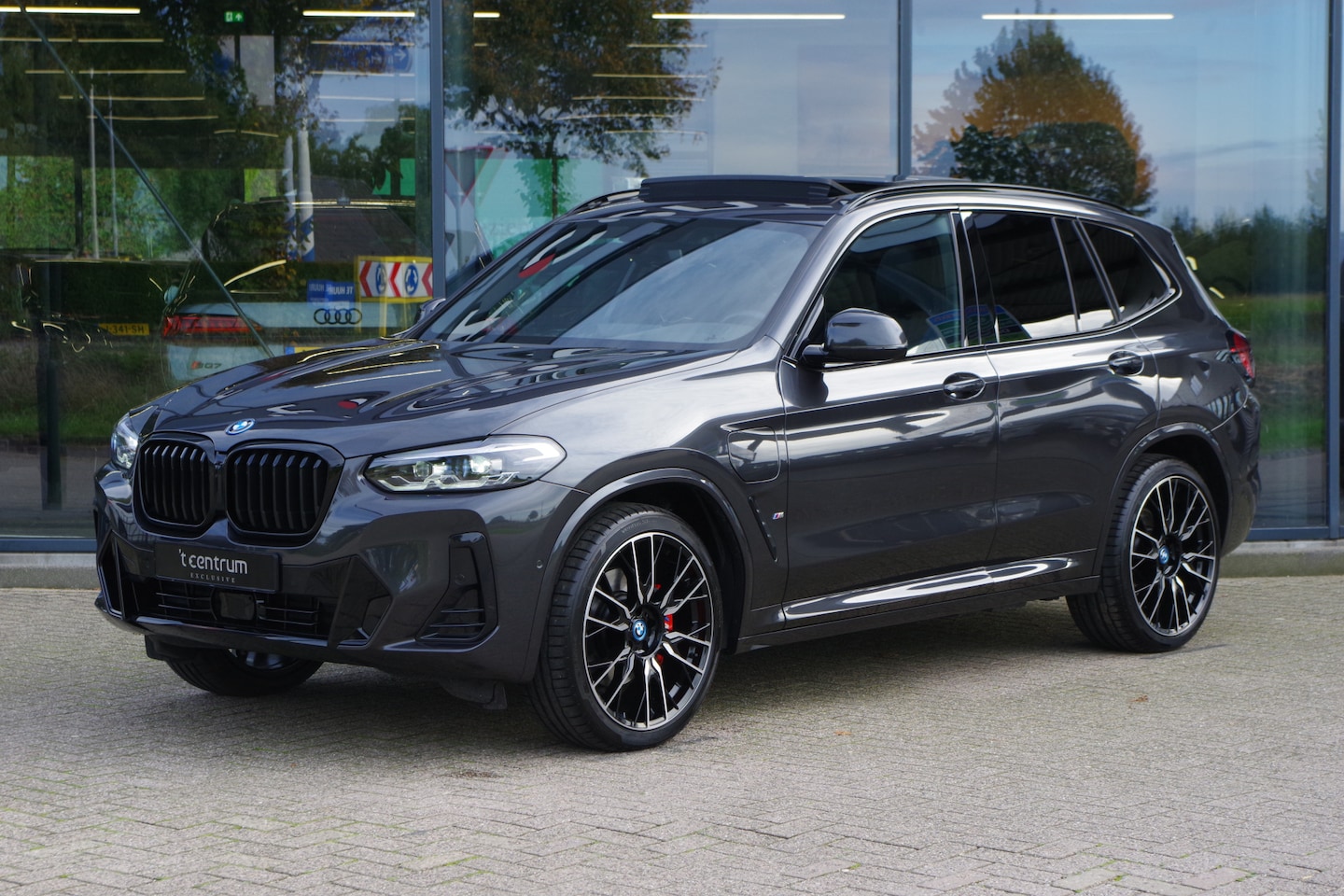 BMW X3 - xDrive30e 293 PK High Executive M-Sport PHEV, Panoramadak, Elek. Trekhaak, Harman / Kardon - AutoWereld.nl