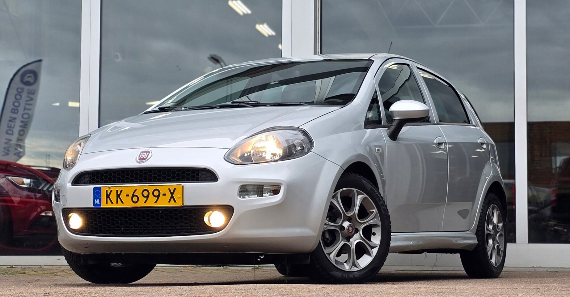 Fiat Punto Evo - 0.9 TwinAir Lounge 2e Eigenaar 5-drs APK 12-06-2025 - AutoWereld.nl