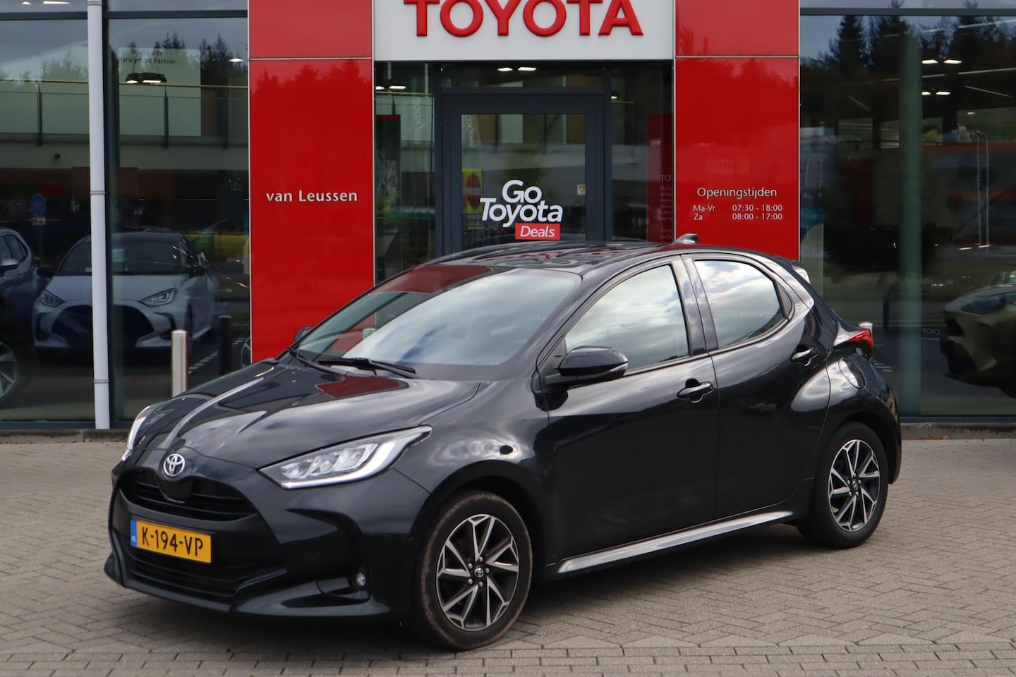 Toyota Yaris - 1.5 VVT-i DYNAMIC 5-DEURS APPLE/ANDROID KEYLESS CAMERA AD-CRUISE 16"LM-VELGEN LED-ZICHTPAK - AutoWereld.nl