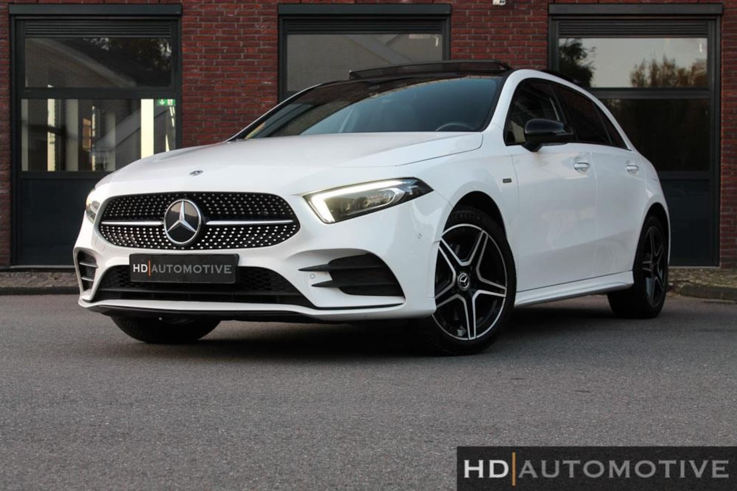 Mercedes-Benz A-klasse - 250 e PANO SFEER MEMORY MBEAM AMG NIGHT - AutoWereld.nl