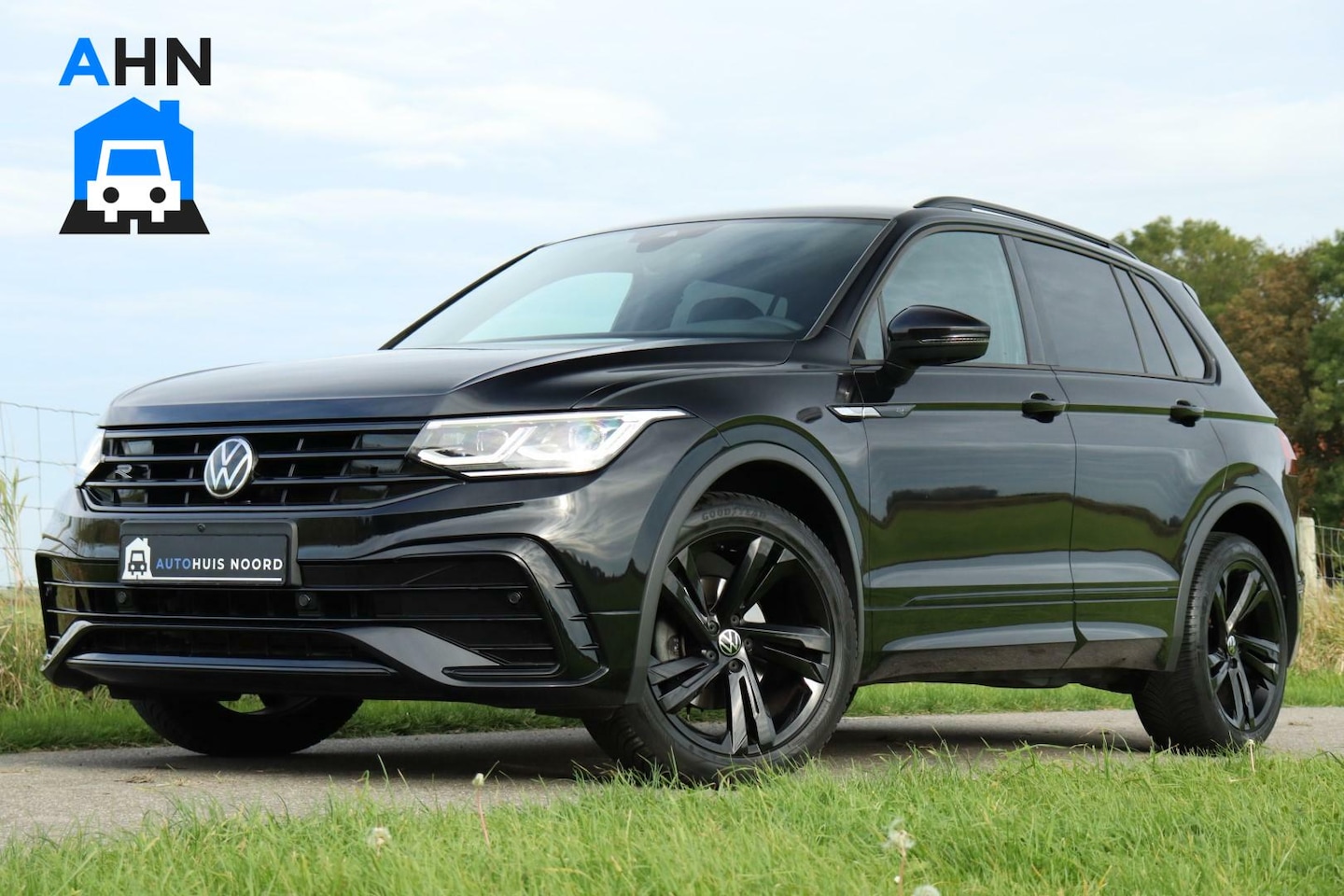 Volkswagen Tiguan - 1.5 TSI / 2x R-Line / Black Style / Virtual Cockpit / 150PK / 360 Camera / H/K / LED / 19" - AutoWereld.nl