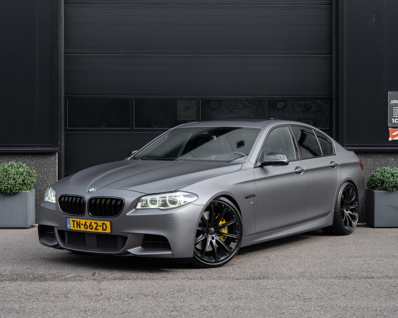 BMW 5-serie - M550 XDrive Hight Excecutive | M Performance | Pano | Memory | Sfeer | Hartge | Camera | H - AutoWereld.nl