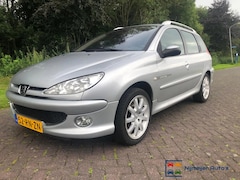 Peugeot 206 SW - 206; 1.6 16V quick zilver. Wordt geleverd met nieuwe apk