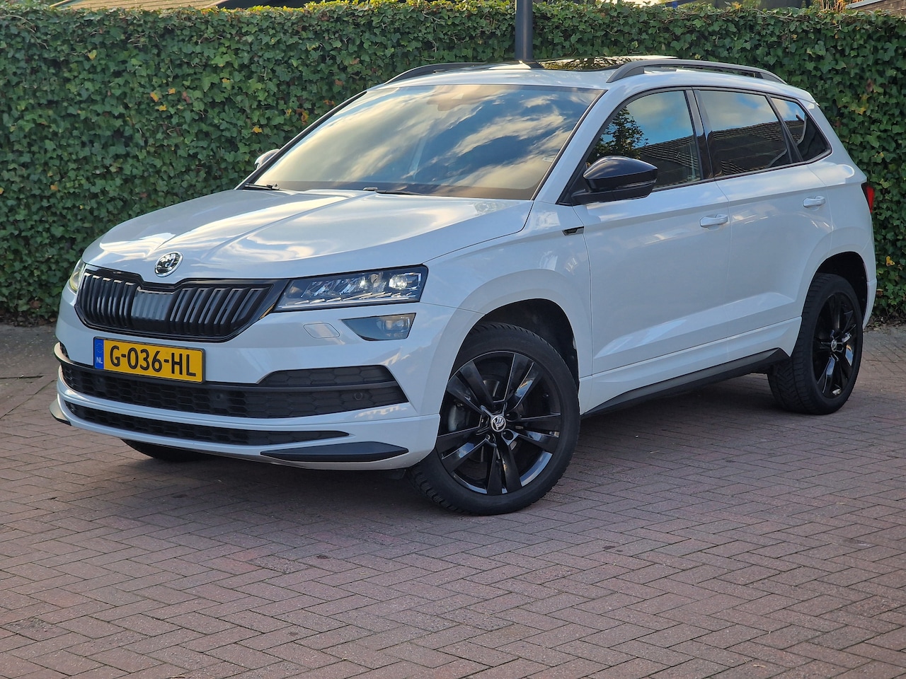 Skoda Karoq - 1.5 TSI ACT Sportline Business /Pano/ virtuele cockpit/Trekhaak/NAP - AutoWereld.nl