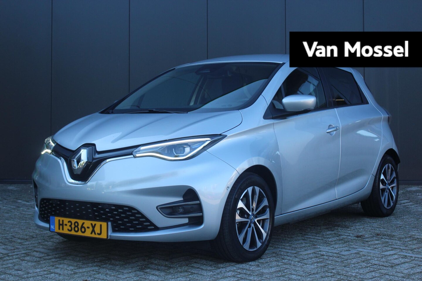 Renault Zoe - R135 Intens 52 kWh (ex Accu) | Navigatie | Apple & Android Carplay | Parkeersensoren Voor - AutoWereld.nl