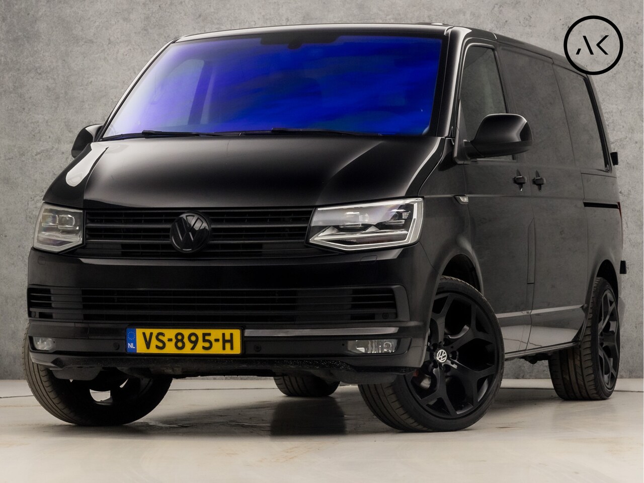 Volkswagen Transporter - 2.0 TDI L1H1 Sportline 180Pk Automaat (NAVIGATIE, BLUETOOTH, CAMERA, STOELVERWARMING, CRUI - AutoWereld.nl