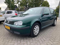 Volkswagen Golf - 1.6 Trendline