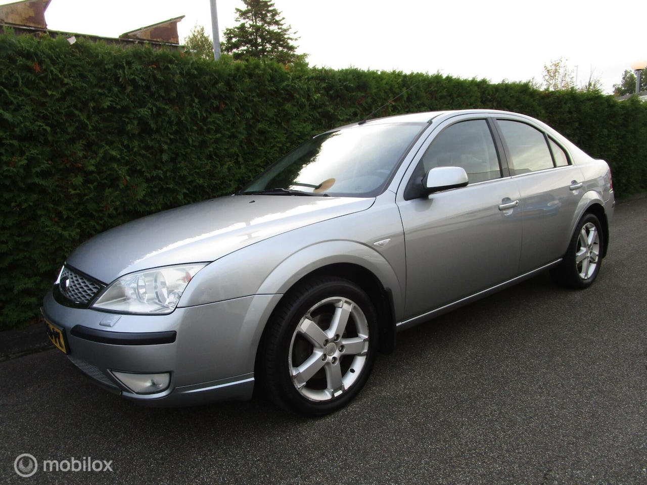 Ford Mondeo - 1.8 16V Platinum - DEALER ONDERHOUDEN - AutoWereld.nl