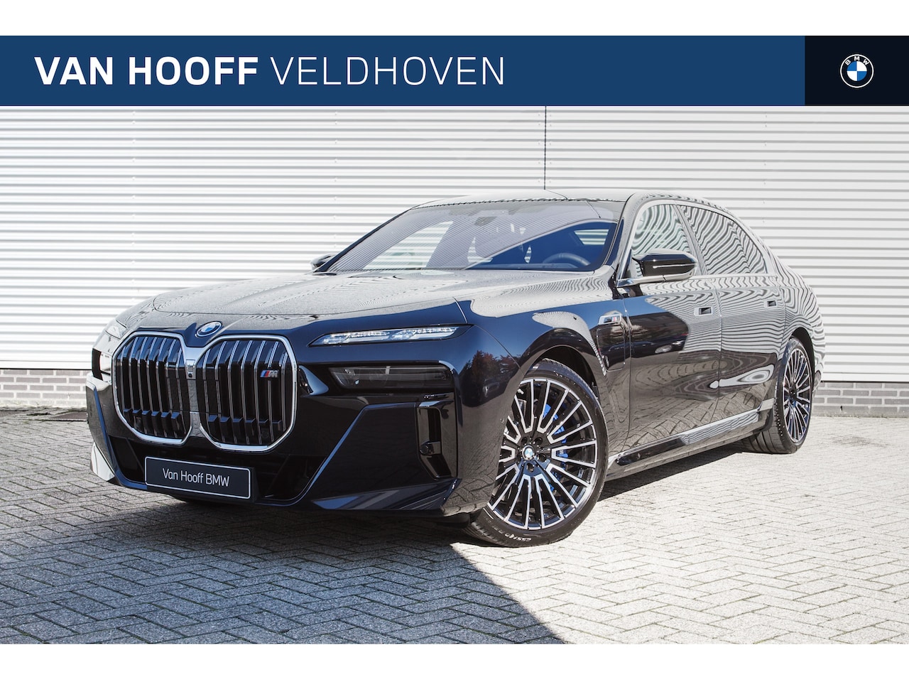 BMW 7-serie - M760e xDrive High Executive Automaat / Panoramadak Sky Lounge / Executive Lounge Seating / - AutoWereld.nl