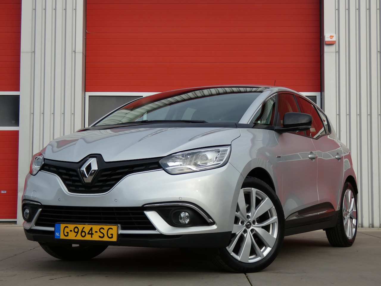 Renault Scénic - 1.3 TCe Limited/ lage km/ zeer mooi! - AutoWereld.nl