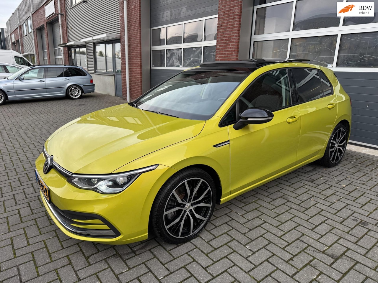 Volkswagen Golf - 1.5 eTSI 150PK IQ LED ACC Pano Navi Carplay - AutoWereld.nl