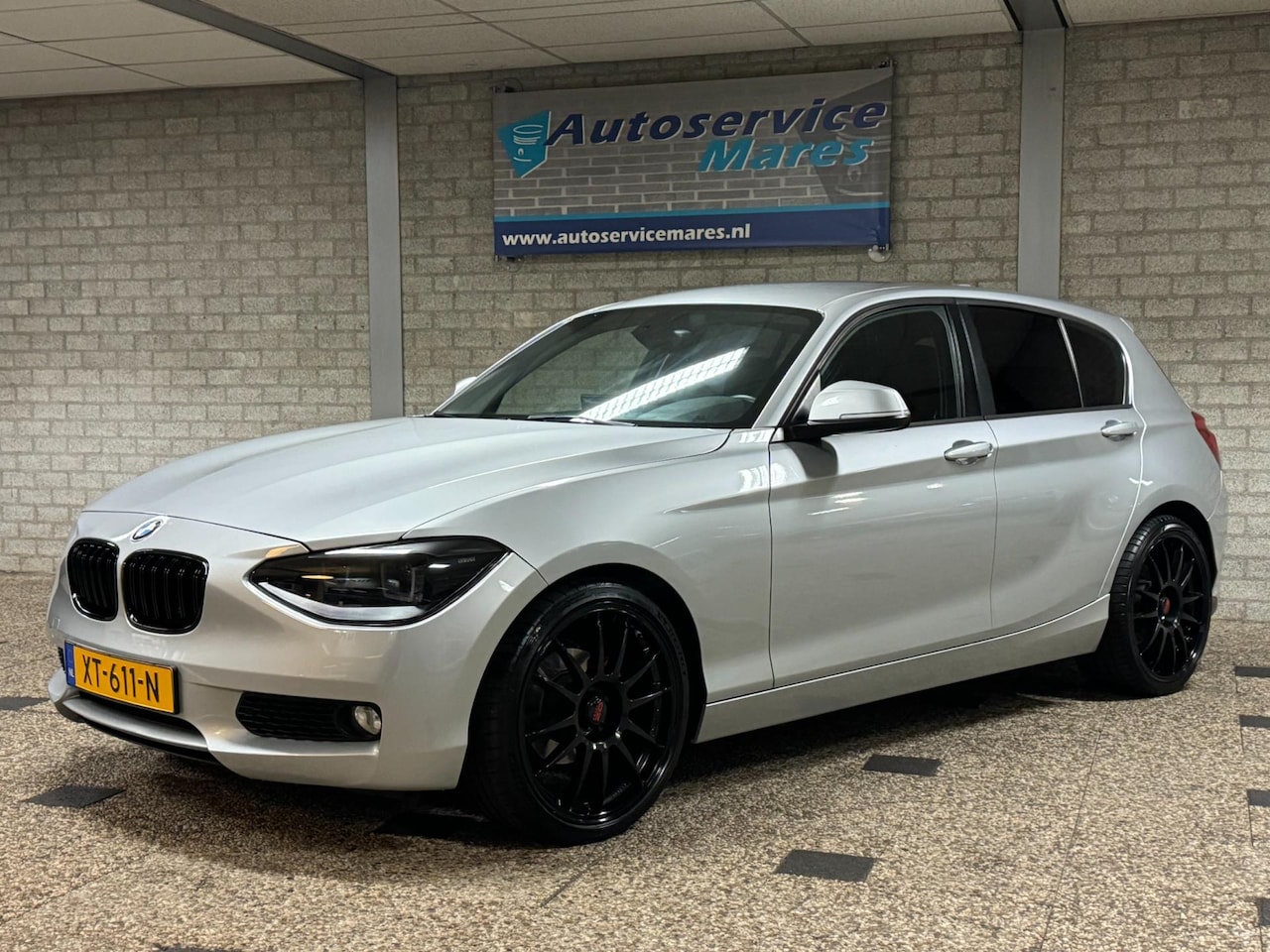 BMW 1-serie - 116i Business 116i Business, 5 deurs, Airco, Cruise, PDC, Carplay, 19 inch LM - AutoWereld.nl