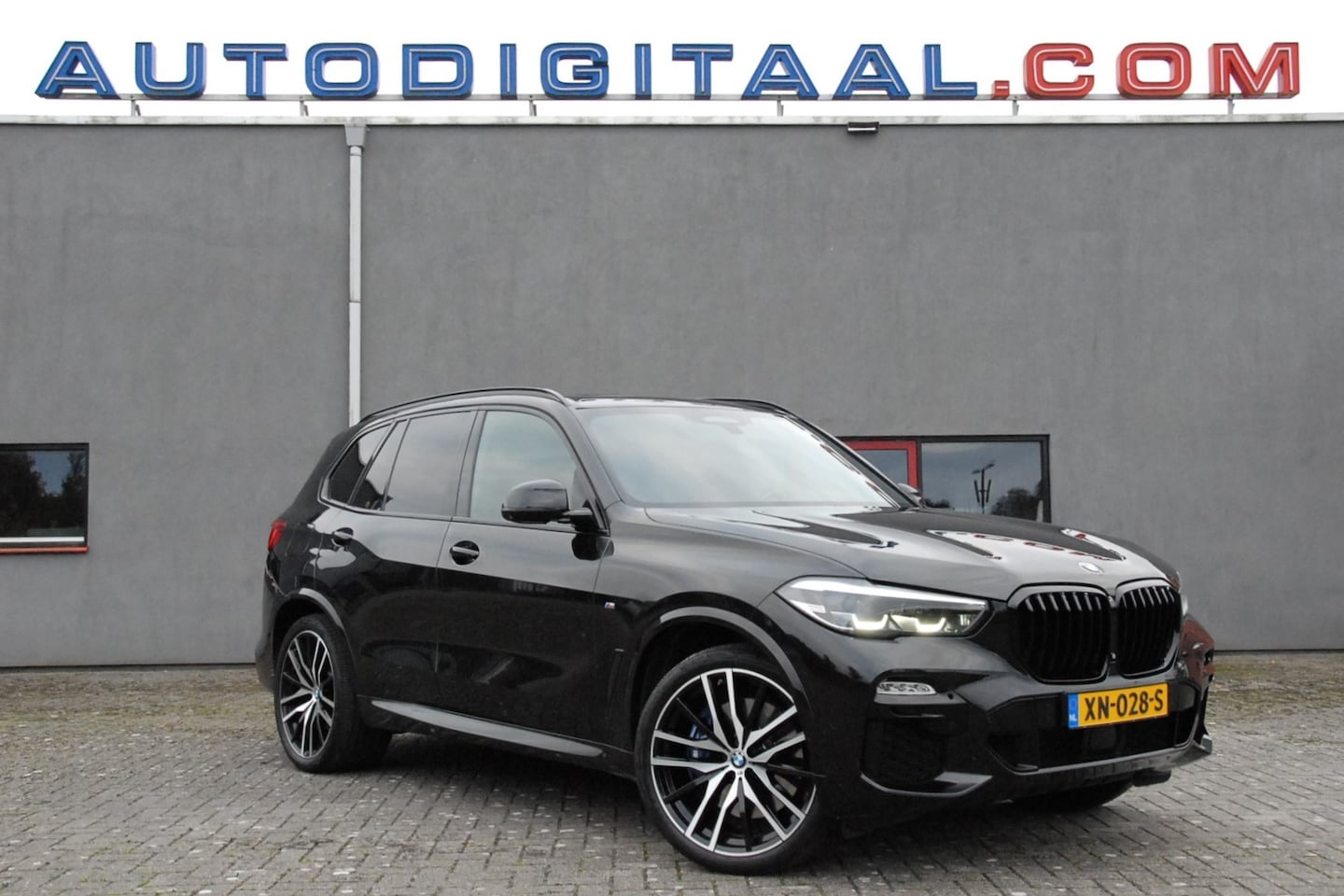 BMW X5 - 4.0i xDrive High Executive M-Sport Individual / Org.NL./ Fully Loaded / Panodak / Shadow-Line / 22 Inch - AutoWereld.nl