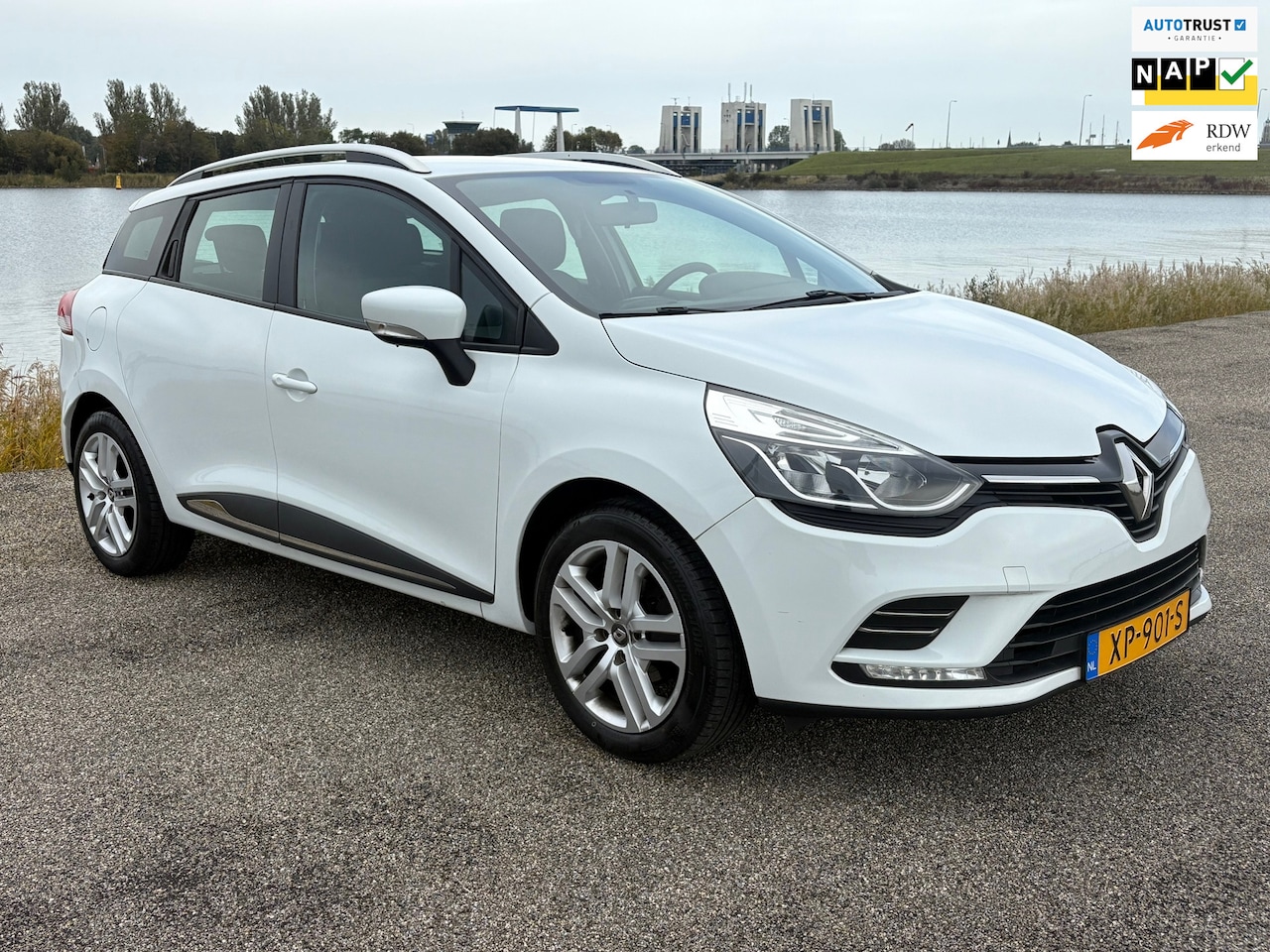 Renault Clio Estate - 0.9 TCe Zen Airco/1eig/Navi/Parksnr/Keyless/NL - AutoWereld.nl