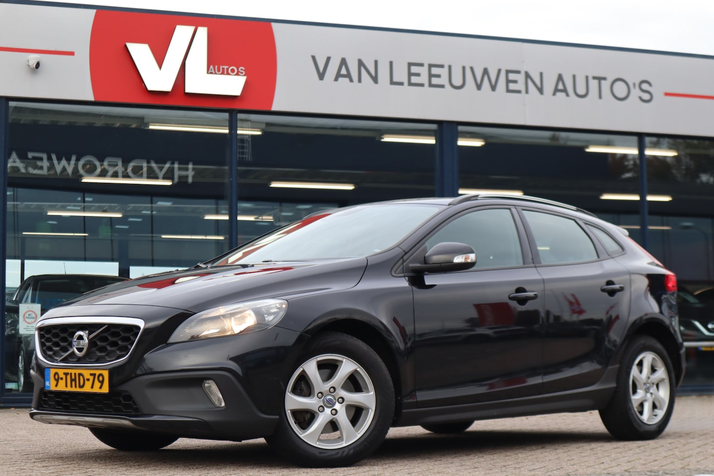 Volvo V40 Cross Country - 1.6 D2 Momentum | Airco | Cruise | Trekhaak - AutoWereld.nl