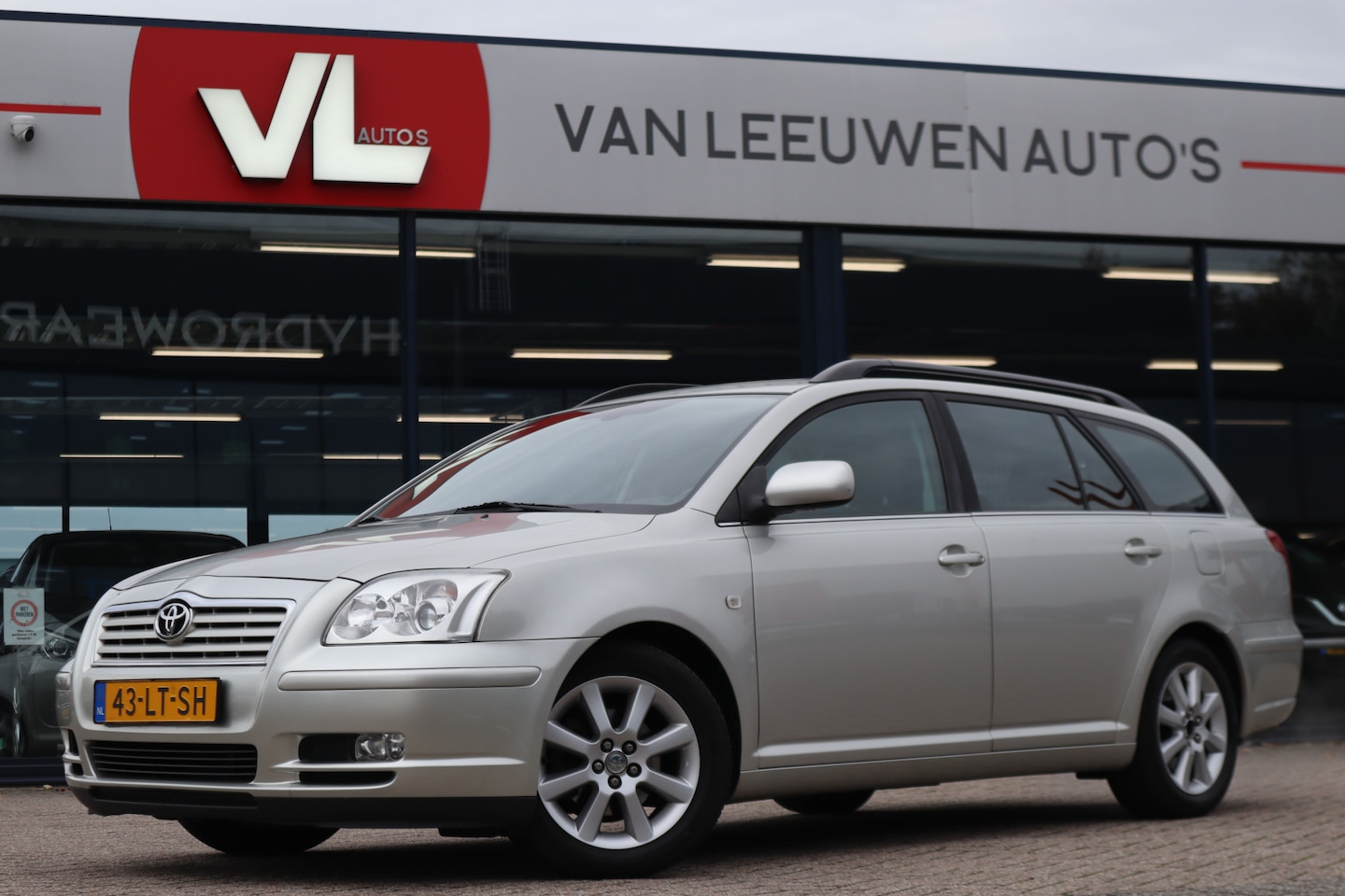 Toyota Avensis Wagon - 1.8 VVTi Linea Luna | Automaat | Trekhaak | APK 07-07-2025 - AutoWereld.nl