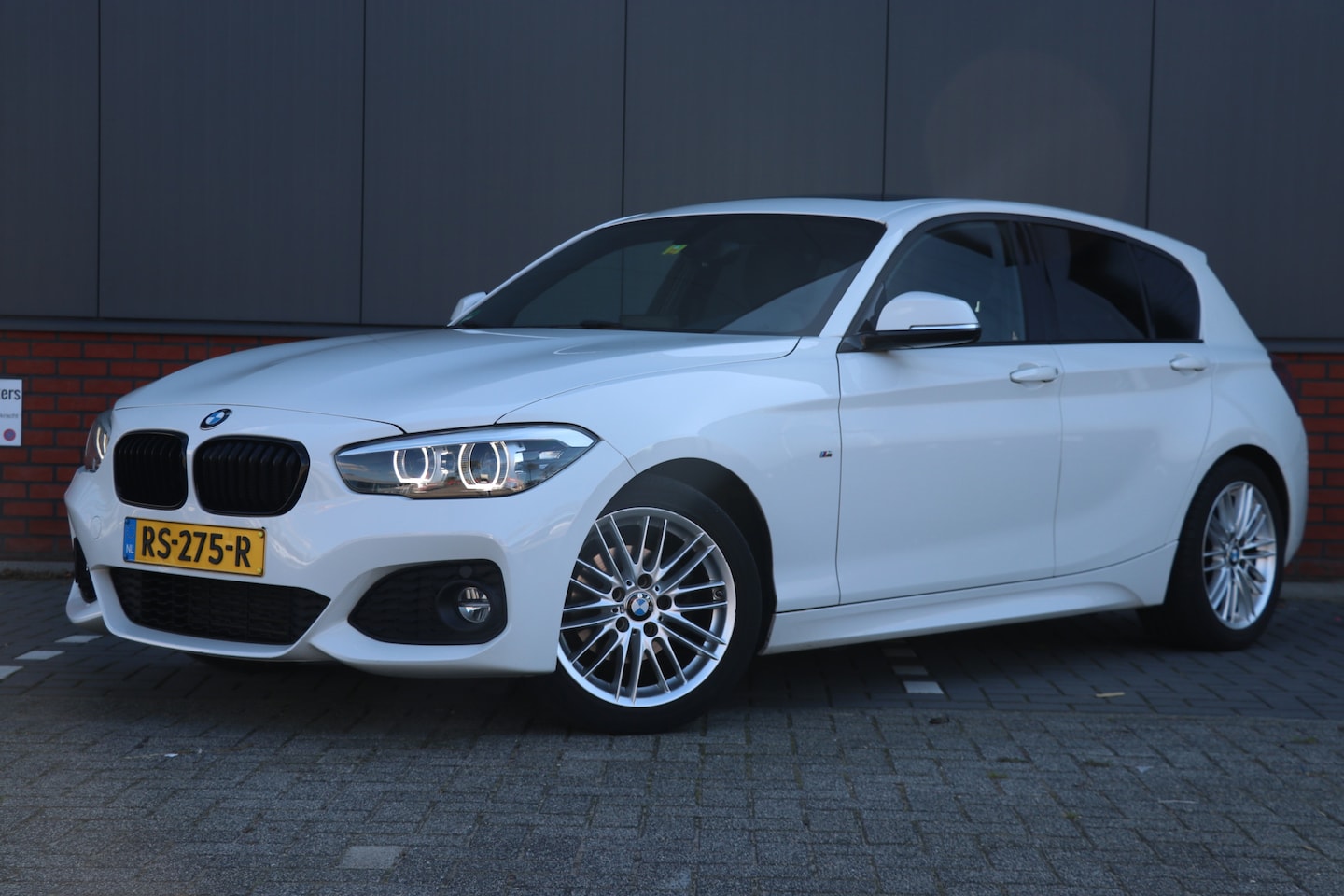 BMW 1-serie - 118i Corporate Lease Executive Automaat | m pakket | alcantara | - AutoWereld.nl