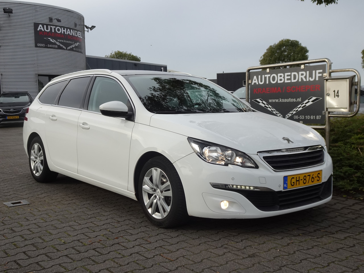 Peugeot 308 SW - 1.2 PureTech Blue Lease Executive 1.2 PureTech Blue Lease Executive - AutoWereld.nl