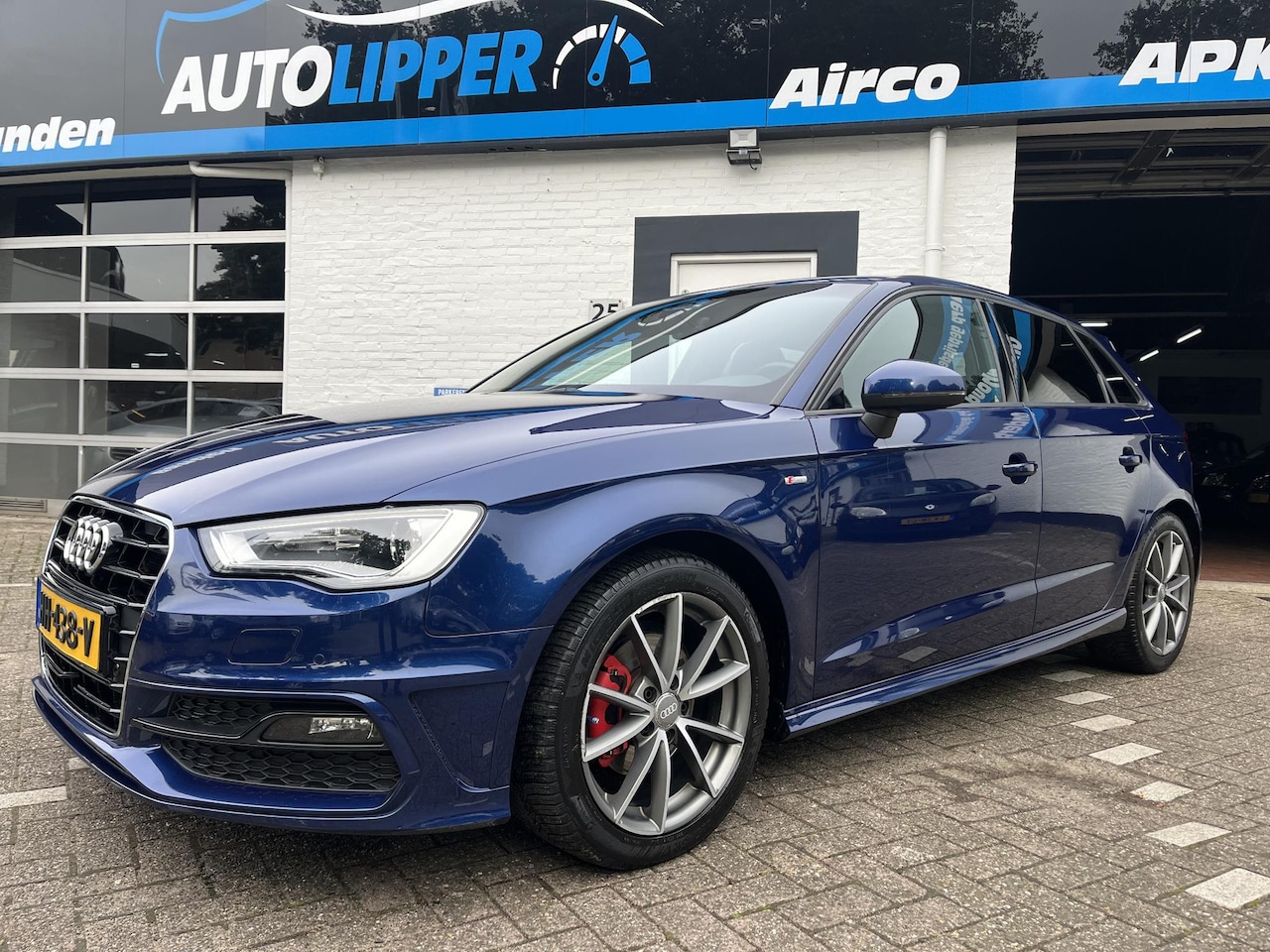 Audi A3 Sportback - 1.2 TFSI Ambition Sport Edition /S line uitgevoerd!/automaat/Trekhaak - AutoWereld.nl