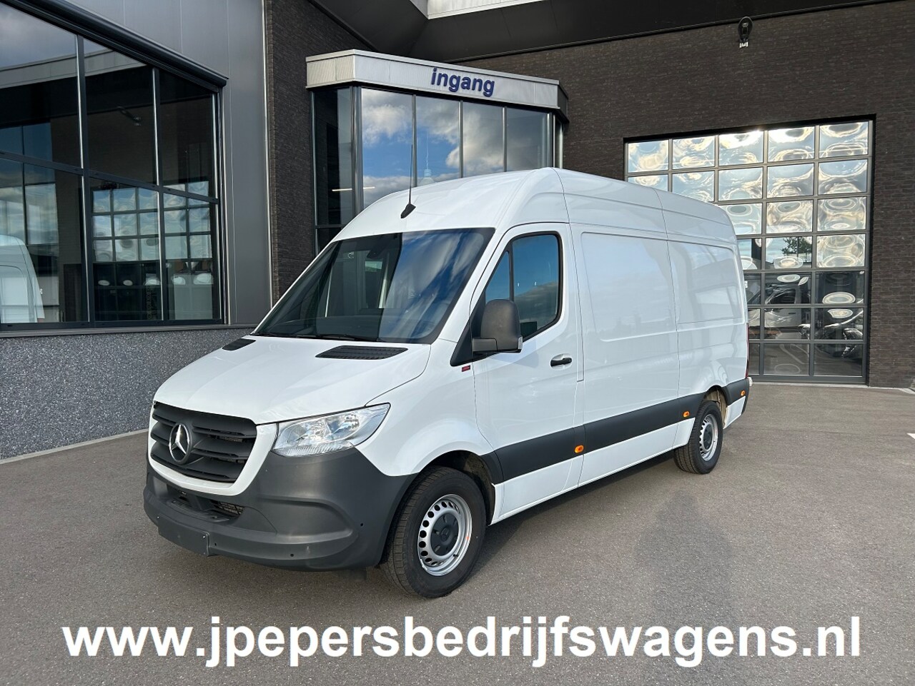 Mercedes-Benz Sprinter - 317 CDI L2 H2 9G-TRONIC / MBUX / Camera / Parkeersensoren / Navigatie / Cruise control / A - AutoWereld.nl