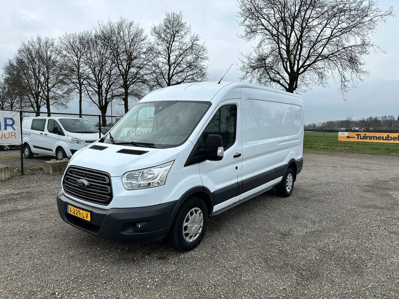 Ford Transit - 350 2.0 TDCI 131pk L2H2 3Pers. Airco Navigatie SYNC3 Trekhaak(2750kg!) Camera Lengte 3 hoo - AutoWereld.nl