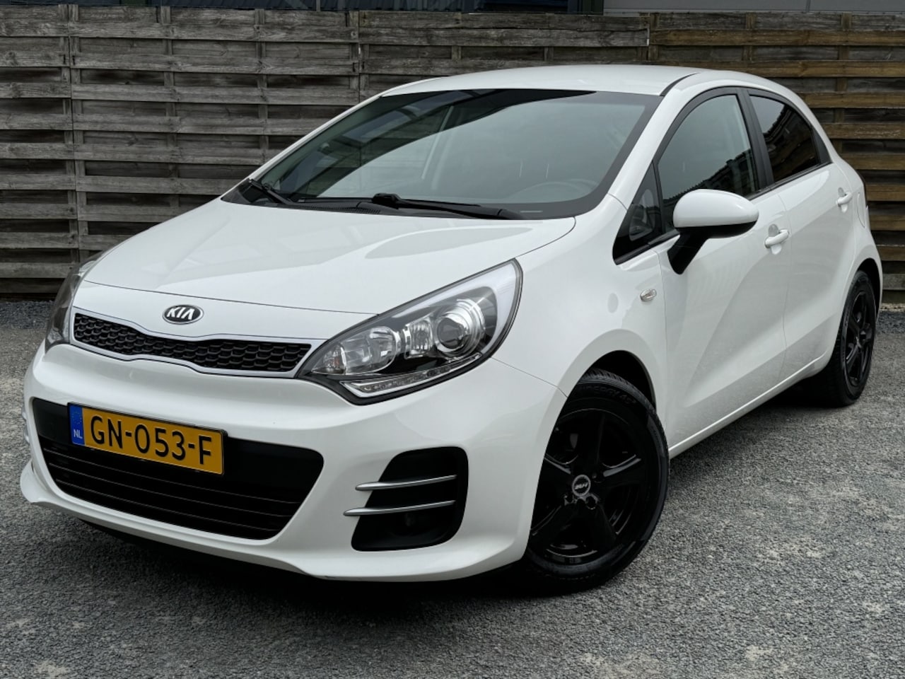 Kia Rio - 1.2 CVVT DynamicLine / NAV / BT / AIRCO / LM / NL-AUTO - AutoWereld.nl