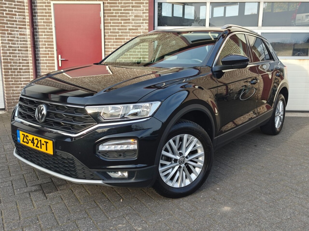 Volkswagen T-Roc - 1.5 TSI - Trekhaak - carplay - Cruise control - PRIJS IS ALL IN - AutoWereld.nl