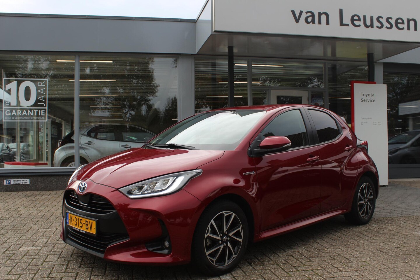 Toyota Yaris - 1.5 HYBRID STYLE LED STOELVERW KEYLESS NAVI PRIVACY GLASS APPLE/ANDROID CLIMA AD-CRUISE CA - AutoWereld.nl