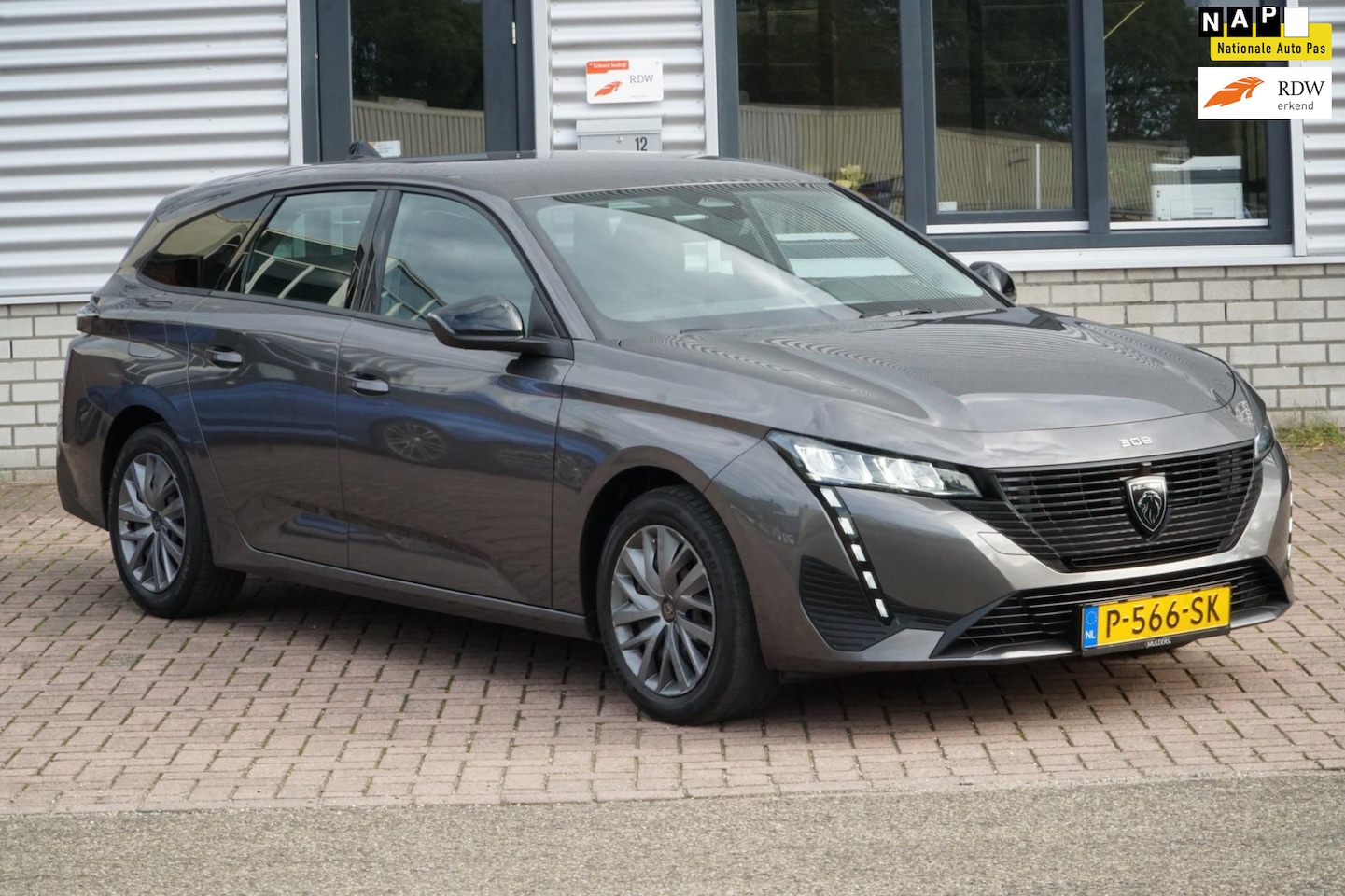 Peugeot 308 SW - 1.2 PureTech EERSTE EIGENAAR - AutoWereld.nl