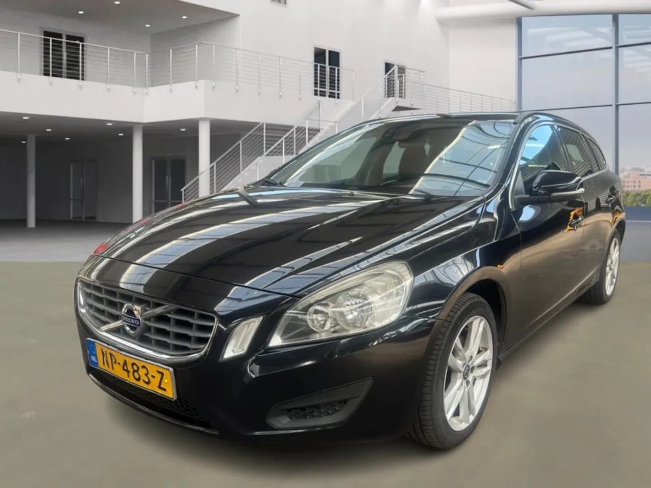 Volvo V60 - 2.0 D4 R-Design 2.0 D4 R-Design - AutoWereld.nl